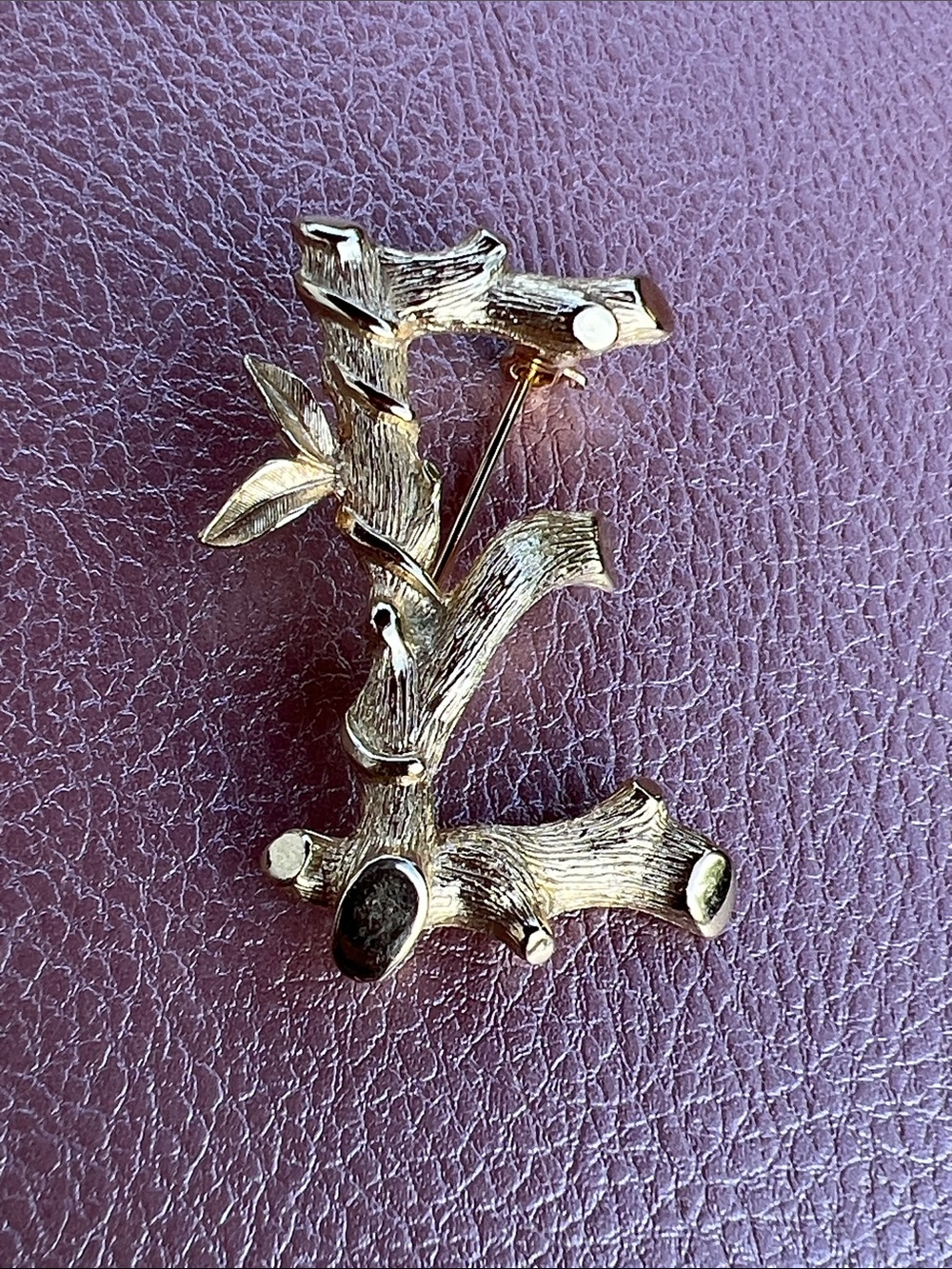 Vintage Sarah Coventry Bamboo Textured Letter “E” Pin Brooch